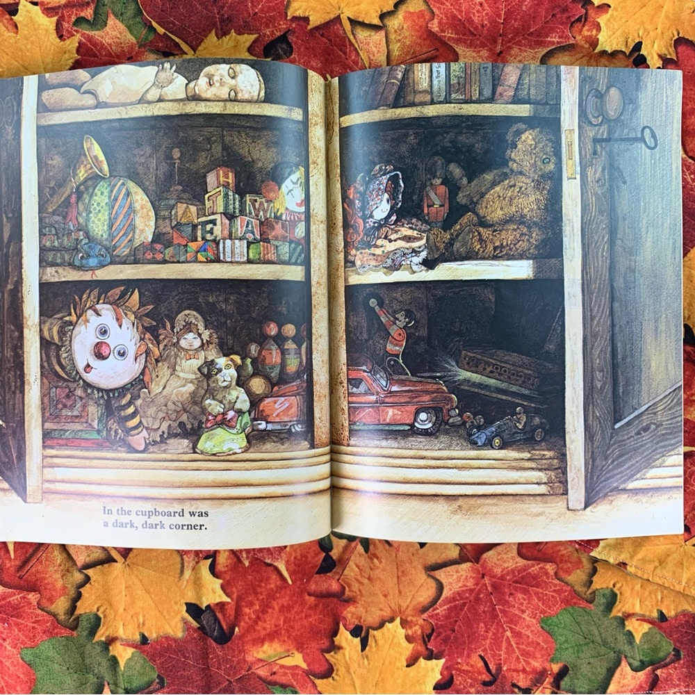 A Dark Dark Tale and Caves Book Set. - Picture 8 of 14